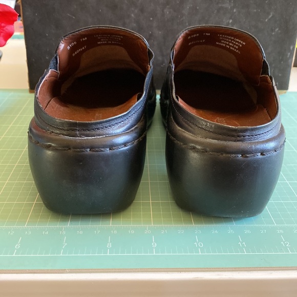 Naturalizer shoes - women’s size 7M black mules - Picture 3 of 7
